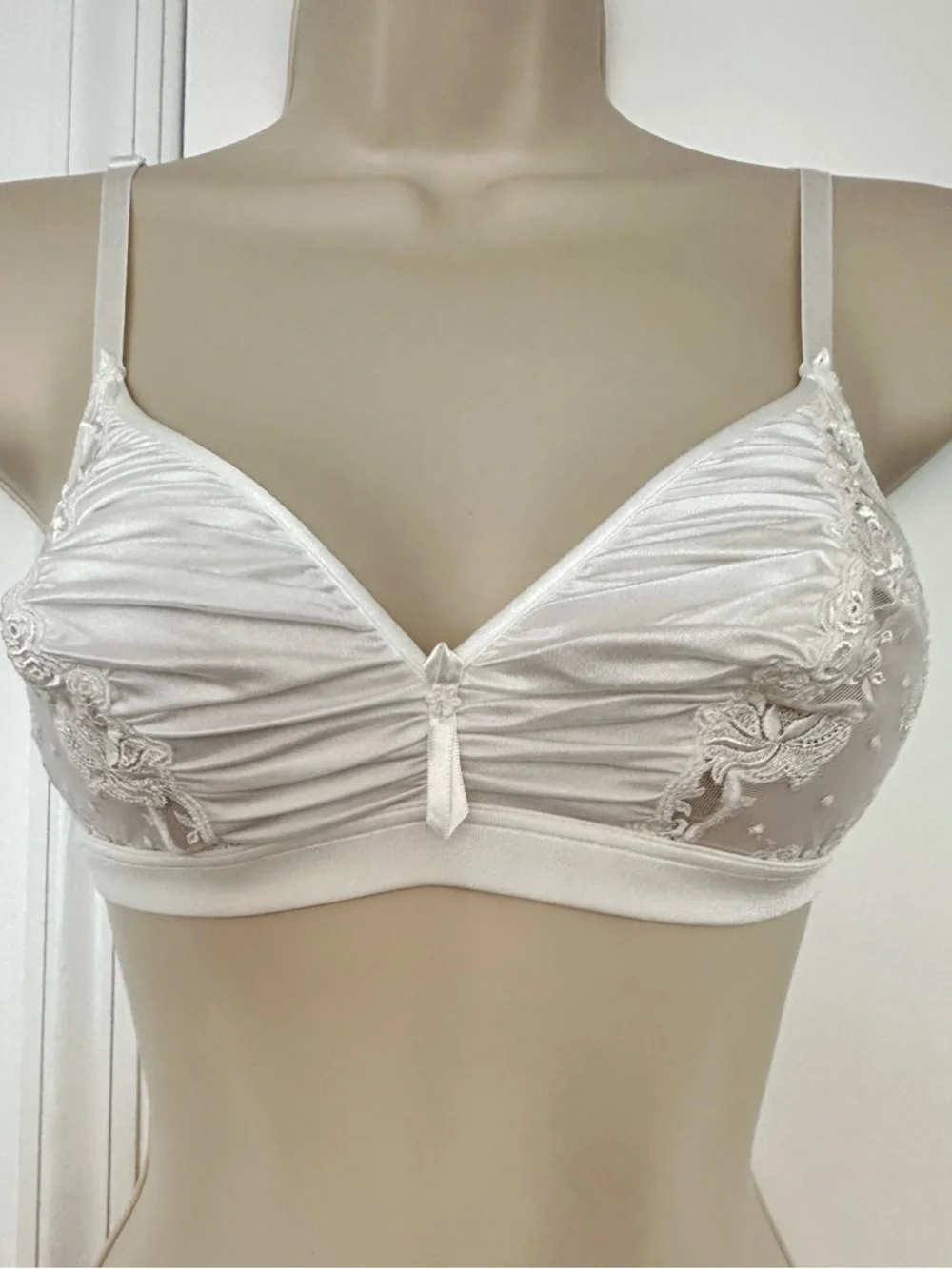 La Perla Collector Elegant White Lace Bralette